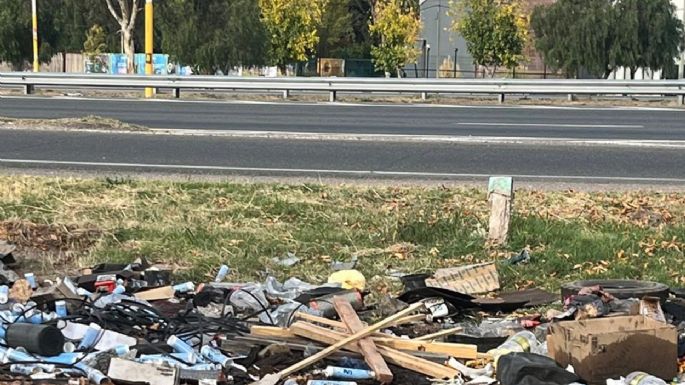 Vecinos denuncian acumulación de basura en la lateral del Acceso Sur