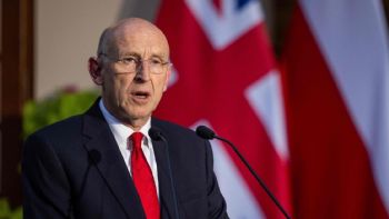 Renunció John Healey, el ministro de Defensa del Reino Unido