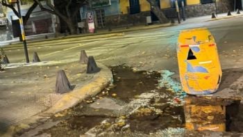 Una pérdida de agua lleva más de un mes ignorada