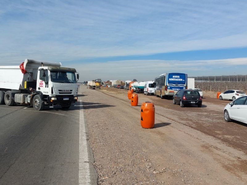 A destiempo: en medio del caos por cortes en el Acceso Este, asfaltarán las colectoras