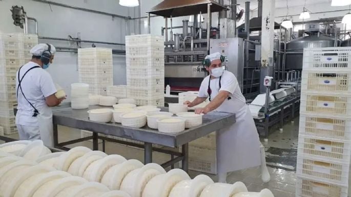 Trabajadores de lácteos Verónica llevan 6 meses sin cobrar