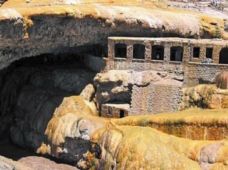 Se incendiaron locales en Puente Inca